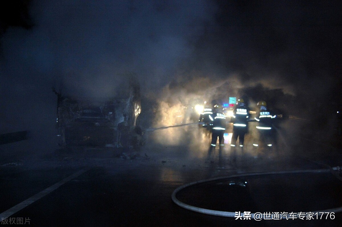 新能源汽车，是选择磷酸铁锂还是三元锂动力电池的好呢？