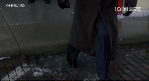 电影《土拨鼠之日》，被困在时间循环里的中年人，如何自我救赎？