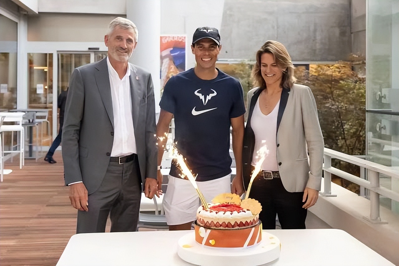 毛瑞斯莫 大满贯（争议！法网赛事总监曾被怀疑真实性别，最终与同性结婚坐实传闻）