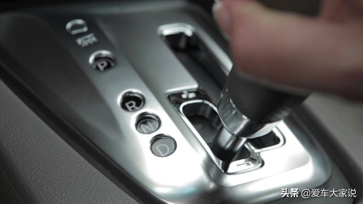自动变速箱的种类很多,但是呈现在驾驶者面前的都是一个档杆和换挡