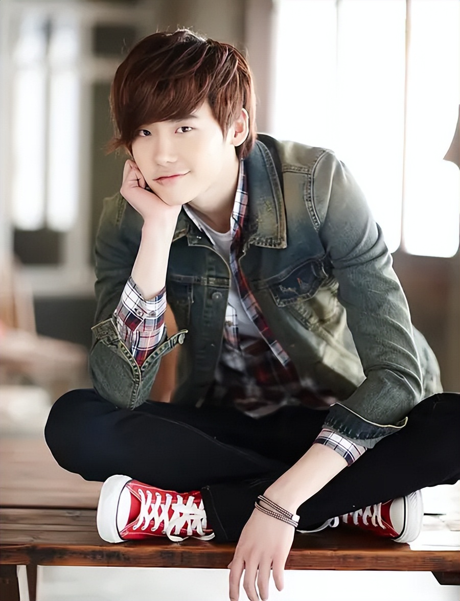 拥有韩剧半壁江山的李钟硕，微微一笑吸引万千少女