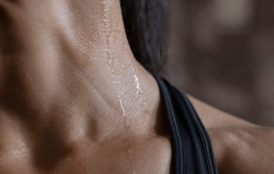 头颈部爱出汗,头发经常打湿?中医:多是5个原因,教你如何止汗