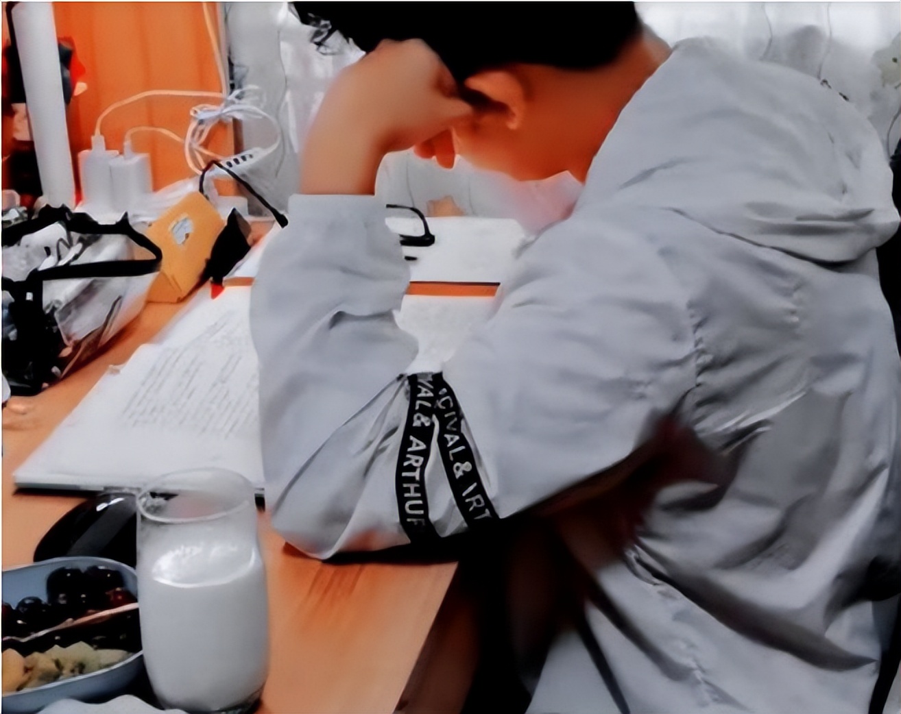 你知道高三家长卑微到什么程度？简直不敢想象，连老师也变柔软了