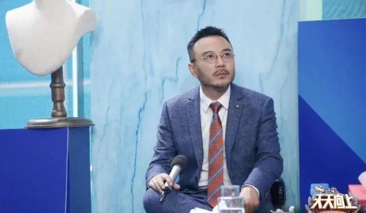湖南衛視真情欄目（“一哥之爭”終落幕？何炅跌落神壇成定局，汪涵穩操勝券卻糟心）