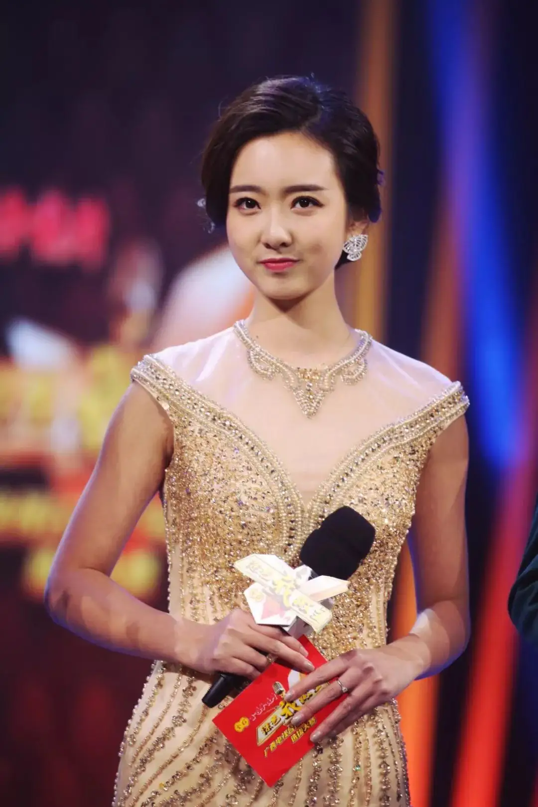 湖南卫视中秋晚会2021节目单(央视中秋晚会节目单:主持天团添95后美女