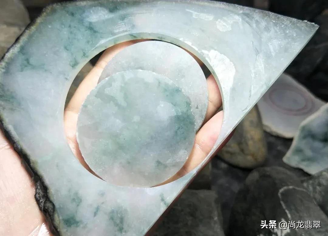 翡翠a 货价格纤维交织结构(什么是翡翠的翠性)