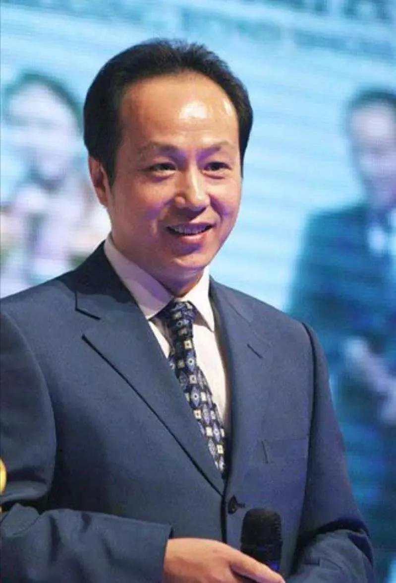 25年前直播香港回归的4位央视主持人，2人去世，1人落魄，1人退休