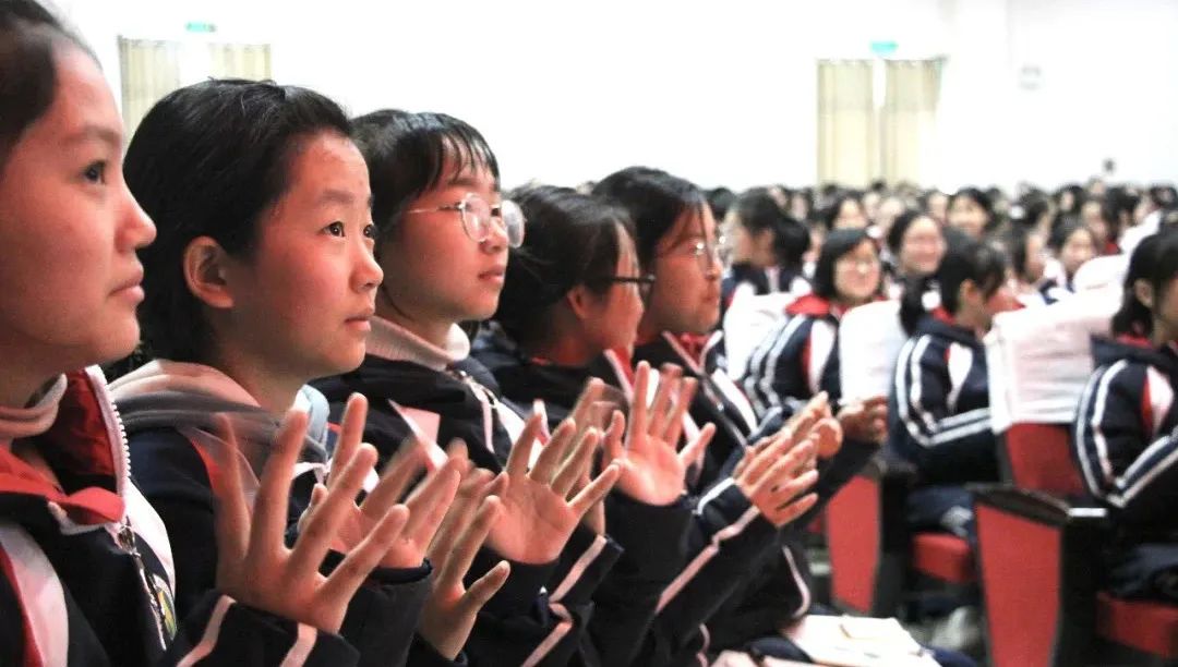 ��������Э��ϯ�Ÿ���һ�е���ʮһѧУ����Ԥ��δ�����˷��﹤��