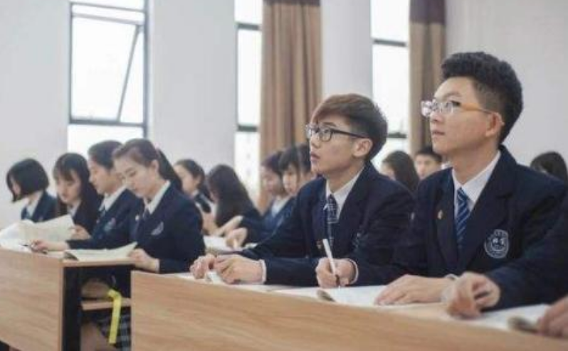 2022考生要注意，高校录取会看高考体检结果，近视影响专业的报考