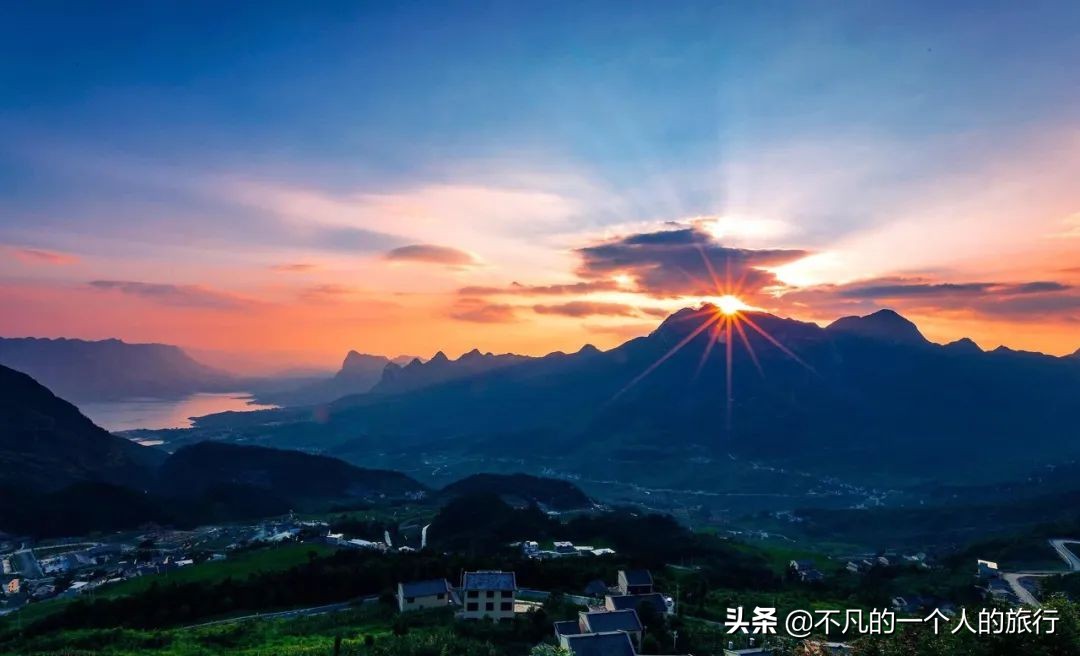 它是中国唯一凉都，空调都是摆设，超过30度有警报