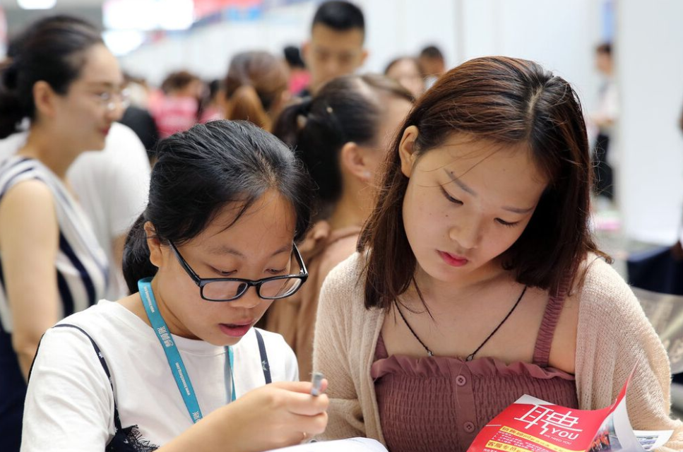 吃了亏才醒悟，社招与校招的差距如天方夜谭，不仅体现在工资上