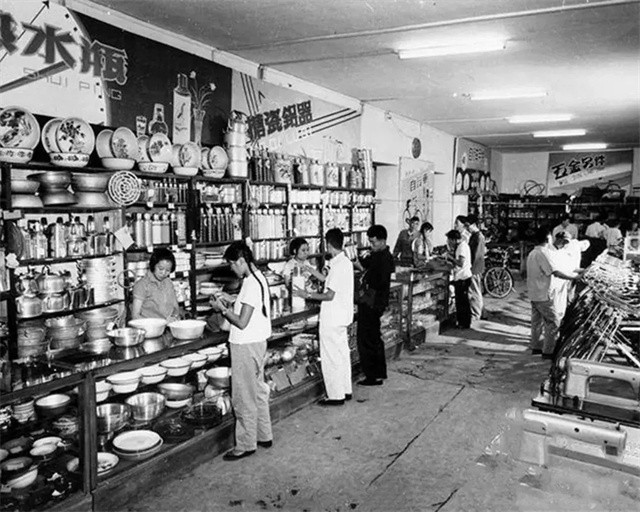 1977年，一女会计贪污4万包养7个情夫，最终被情夫举报枪毙