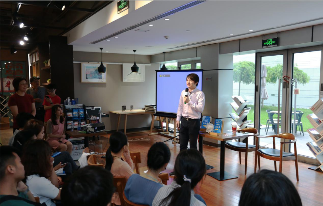 卷款5.4亿，连夜跑路！昔日的北大学霸，人设崩了