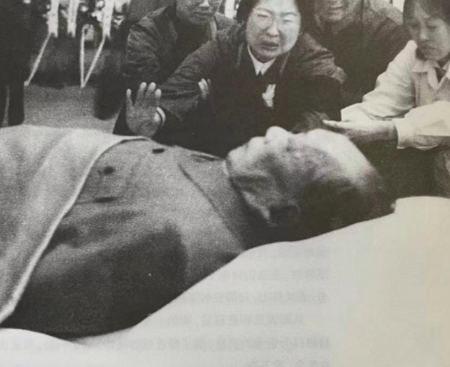 75年毛主席病重，得知李讷的工作已有着落，欣慰地点点头：可以了
