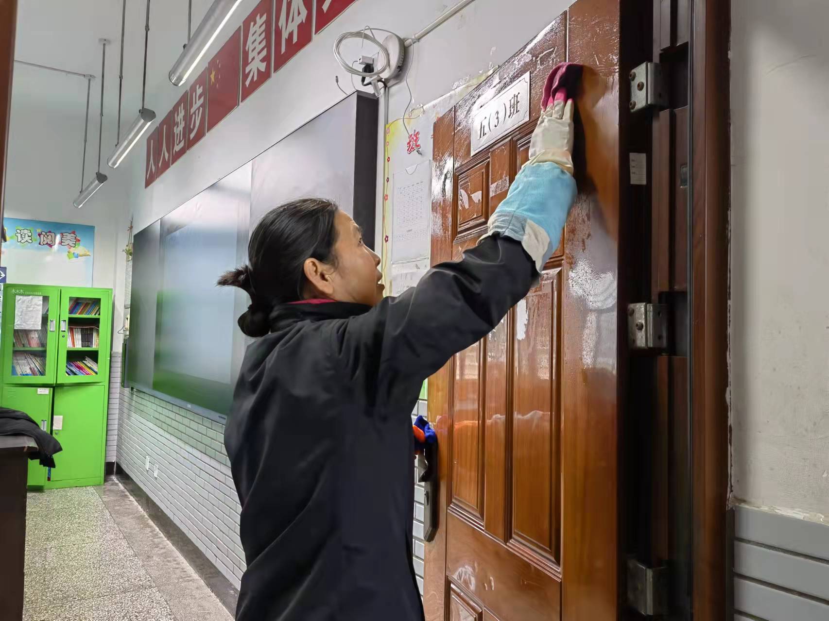 清洁环境 迎接新学期——双泉小学2022春季学期开学卫生大扫除