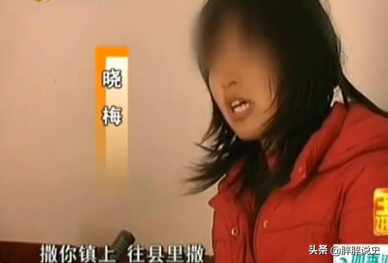 女大学生裸照被散发在全村，施暴者是餐厅员工，他哥哥是大学领导