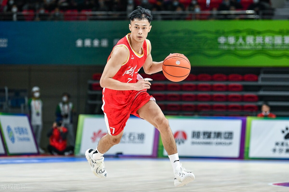 cba球員薪水排行榜2022（21-22賽季廣東男籃球員年薪公布，7人合同到期，蘇偉還有一年合同）