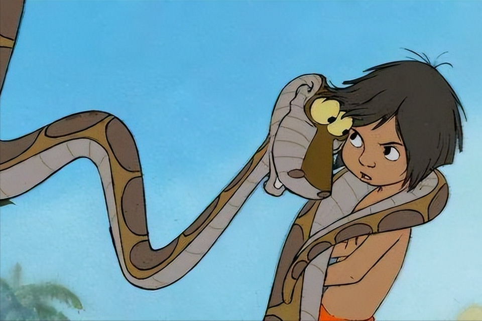 一个人被蟒蛇吞进肚子里,为什么手里有刀也无法破腹逃出来?