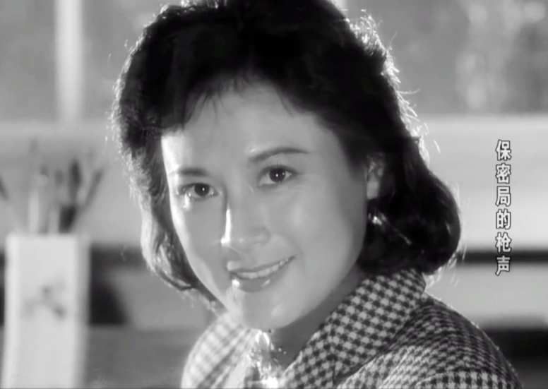 艺术家向梅：与丈夫恩爱一生对他有亏欠，儿子儿媳孝顺，晚年幸福