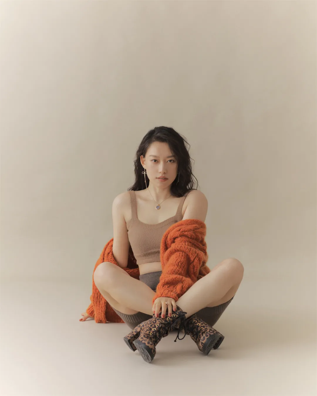 高晶擅长独特漂亮的转音,在这首《爱》中,高晶用技术转接得非常流畅