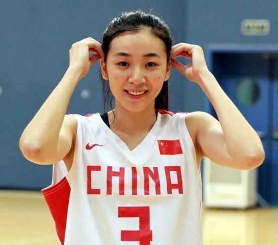 中国女子篮球甲级联赛(中国女篮八大最美女球员)