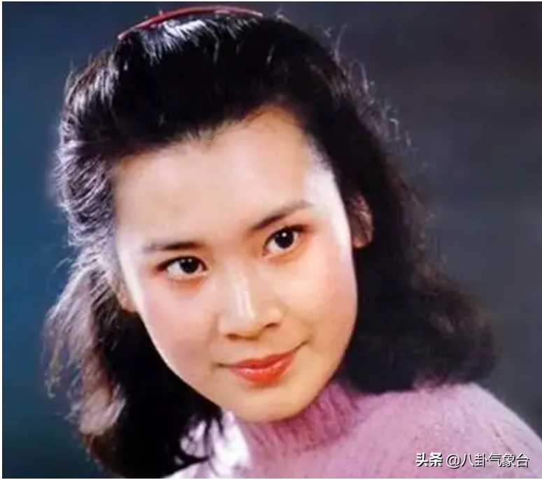 “气质美人”肖雄，将一生奉献给演艺事业，单身30年不后悔