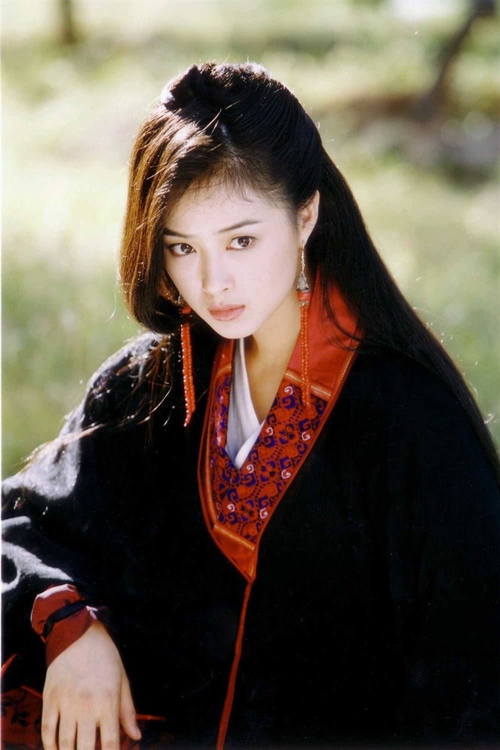 经过近20年的沉淀,蒋欣最终在《甄嬛传》,《华胥引之绝爱之城》