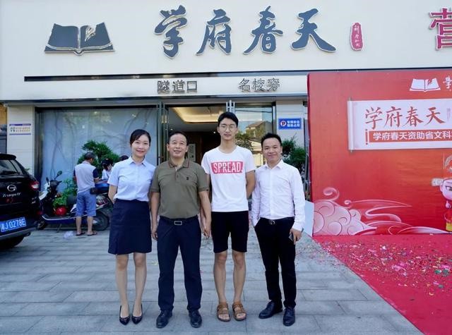 何润琪：带着妈妈遗照上清华，这个湖南文科状元的故事让人唏嘘