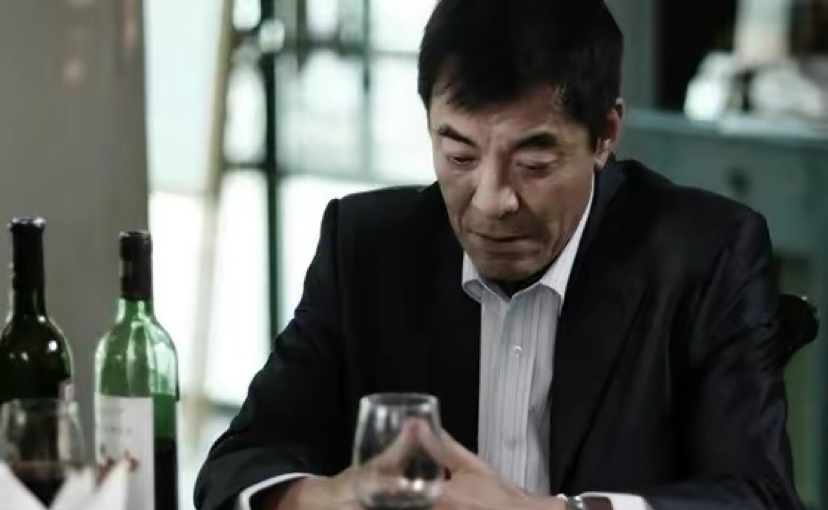 演员刘威：51岁老来得子，64岁还在拼命工作，儿子还小不敢老去