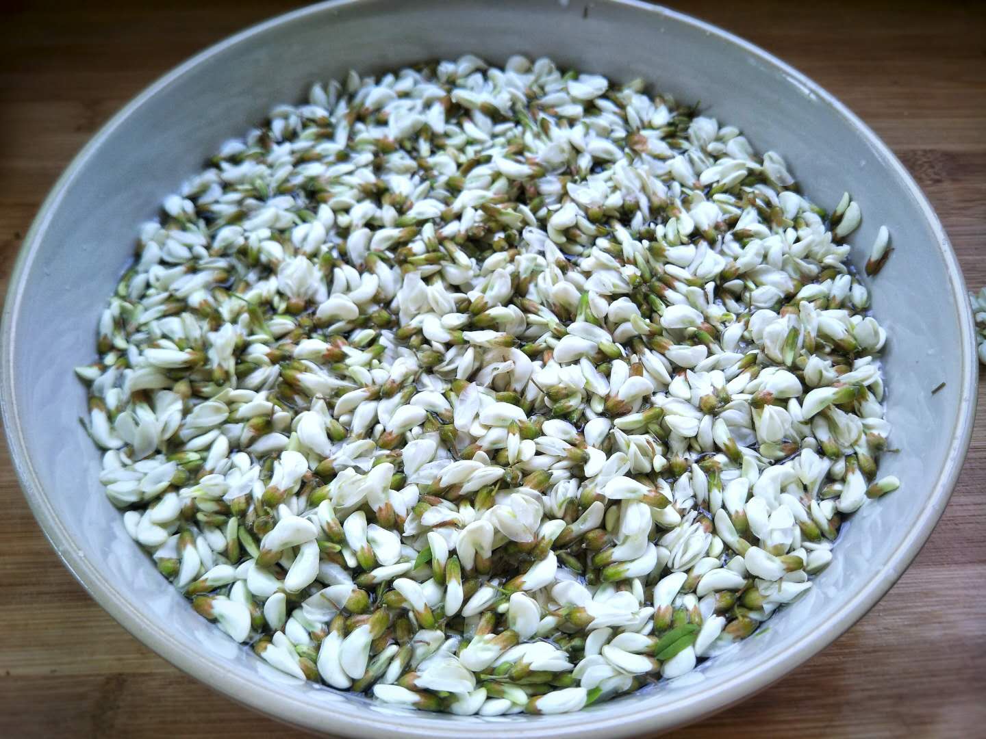 图片[3]-【槐花蒸饺】做法步骤图   营养解馋超好吃 端上桌就被抢光光-起舞食谱网