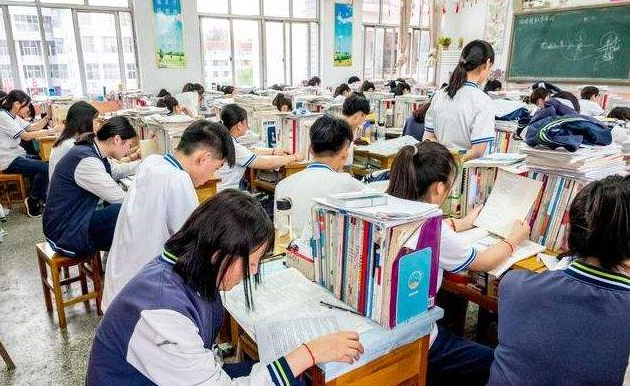 什么？天津高校的期末考试内容是画画，原材料使用的是微生物