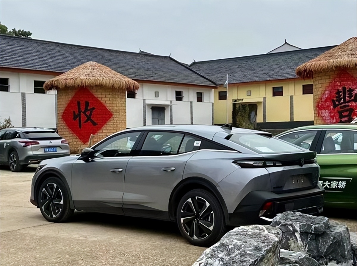 官方预热启动，全新东风标致408X国内测试谍照曝光！预计明年上市