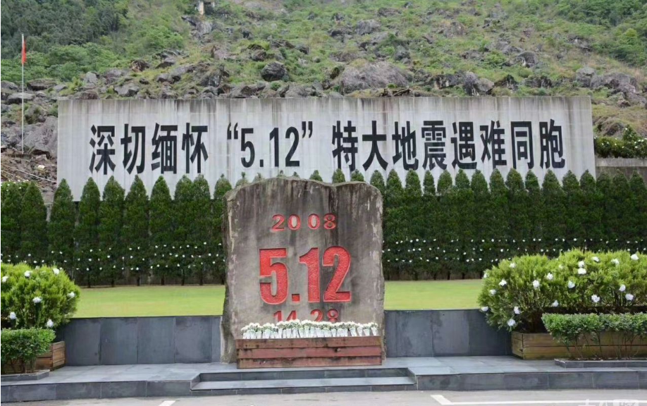 14年前，在汶川地震中冒死救下7人的15岁小英雄，后来被判刑12年