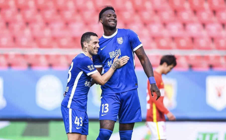 桑德兰来中超什么水平（10：0领跑中超，武汉三镇外援群助推黑马凶猛）