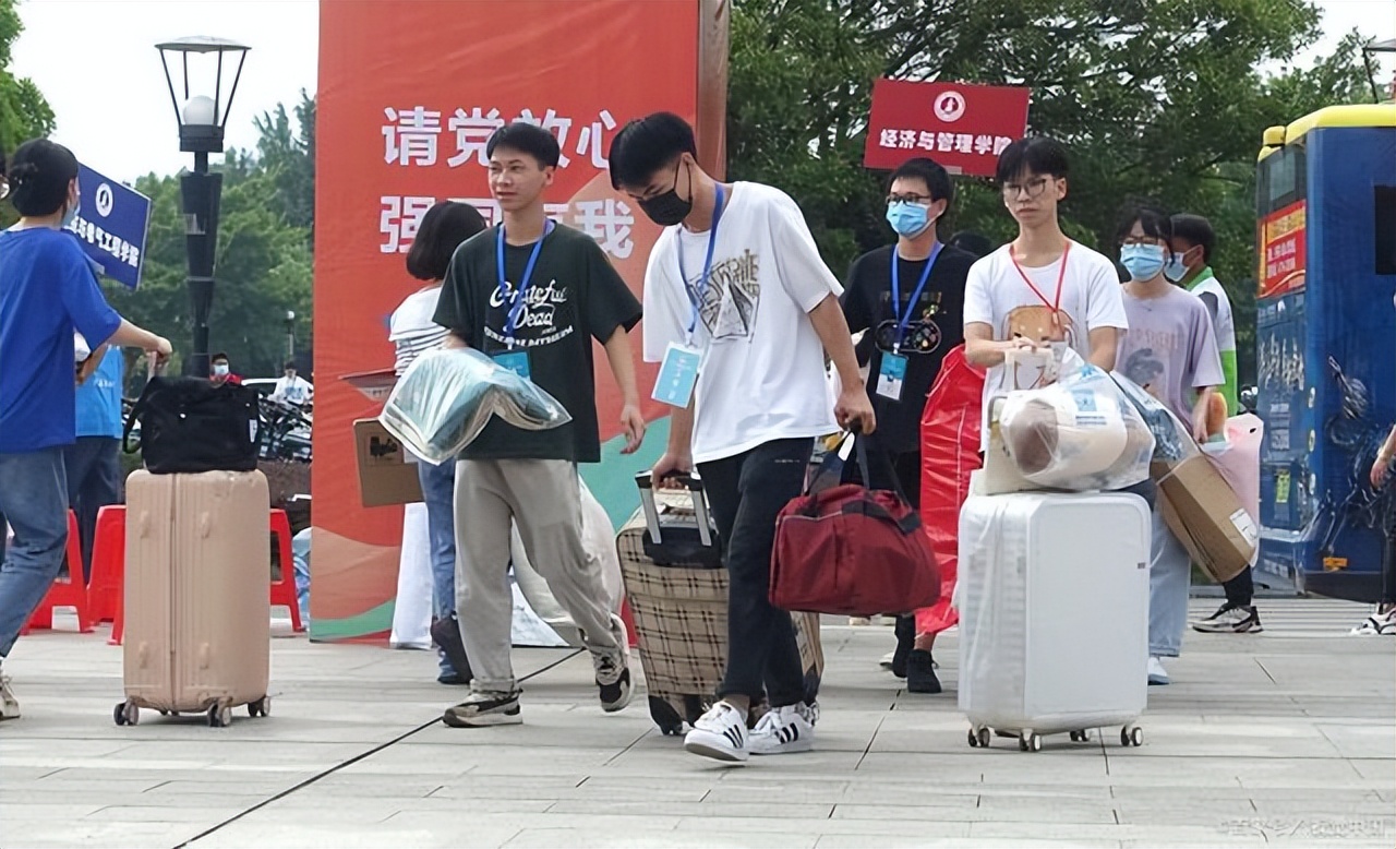 沾沾喜气！江苏19名学霸提前保送到清北，竟有9人来自同一所中学
