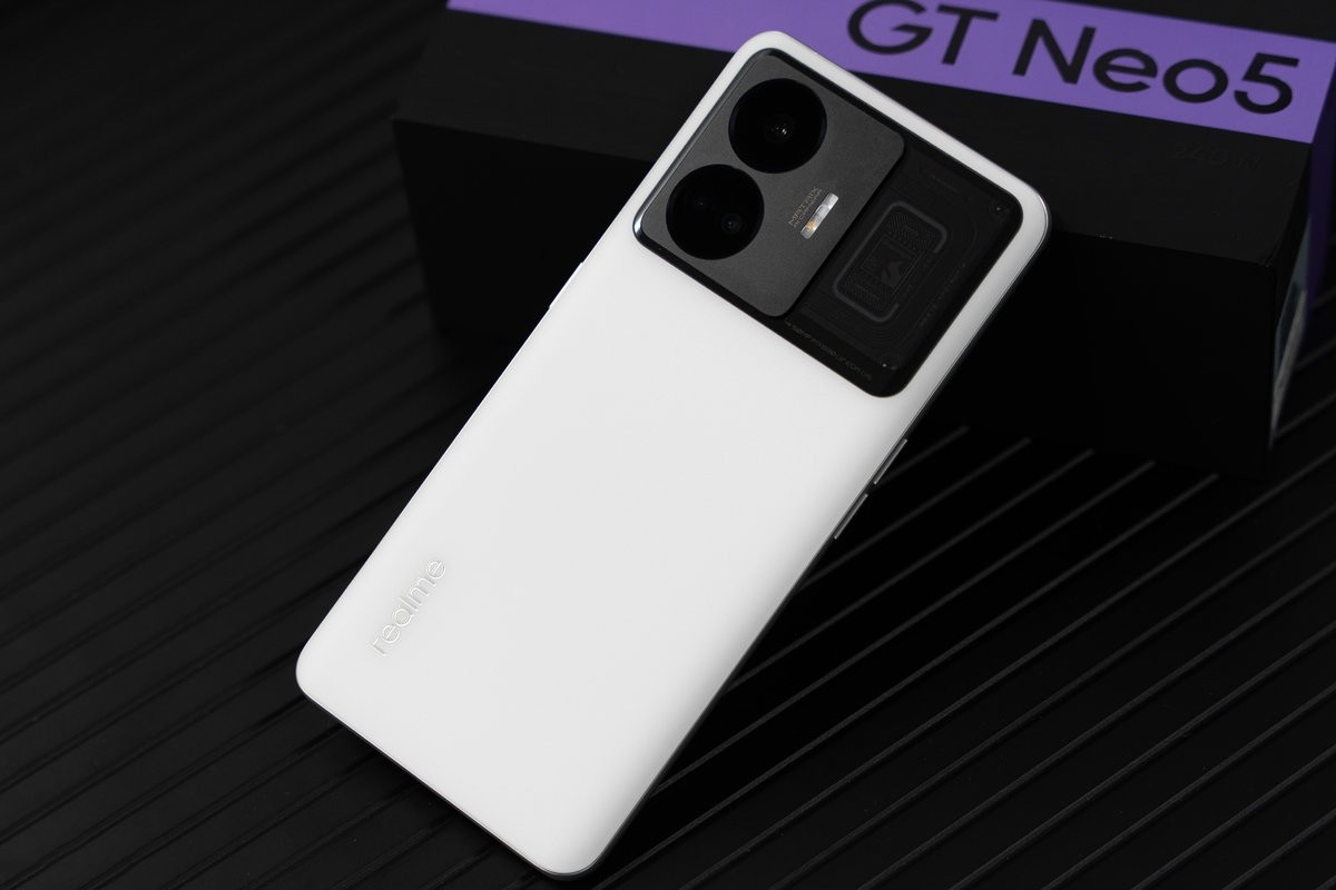 真我gt neo5大容量版现货:512gb和1tb相差300元,谁才是首选