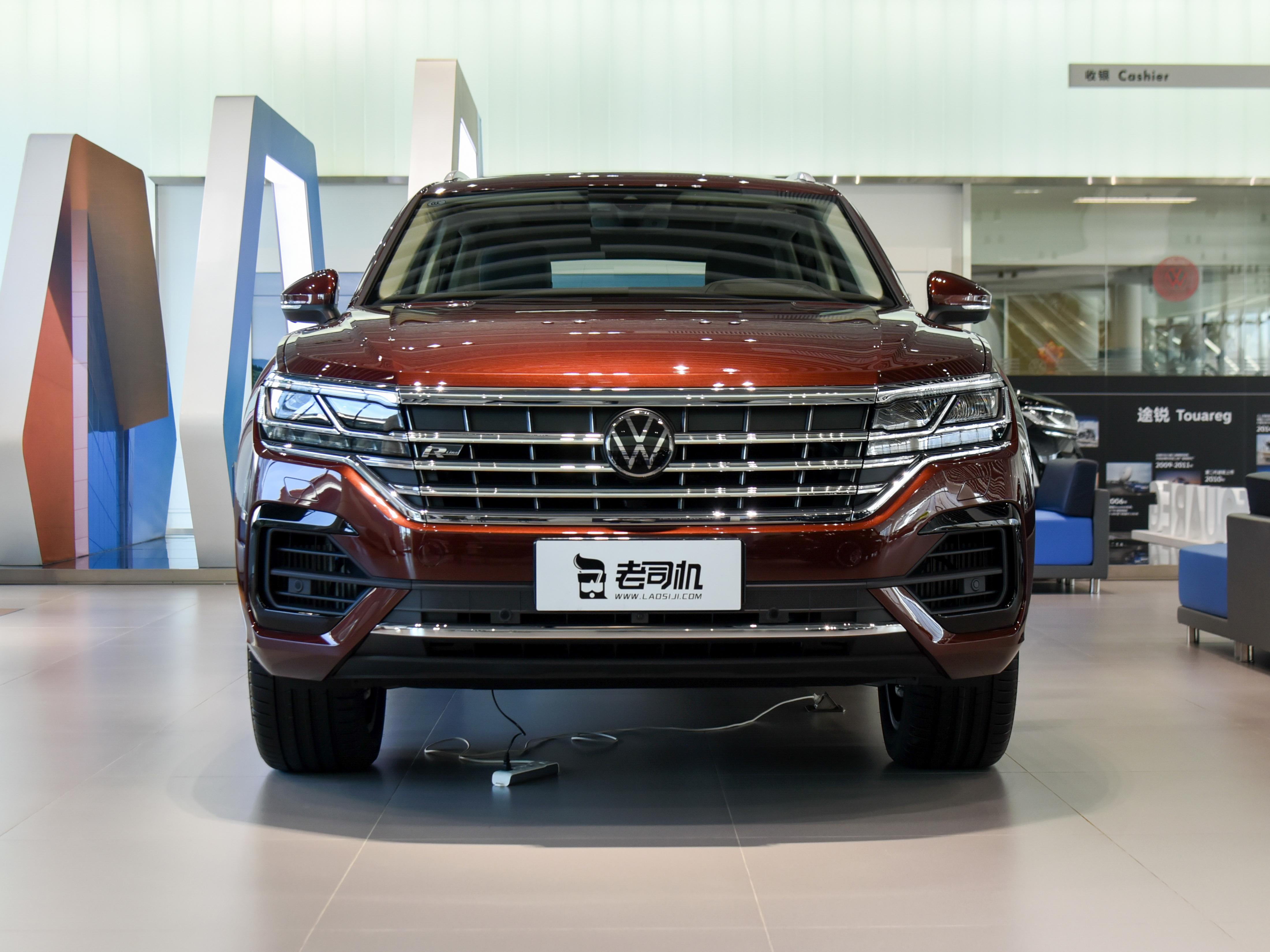 和奥迪Q7硬件几乎一样，都是原装进口豪车却省11万！实拍大众途锐