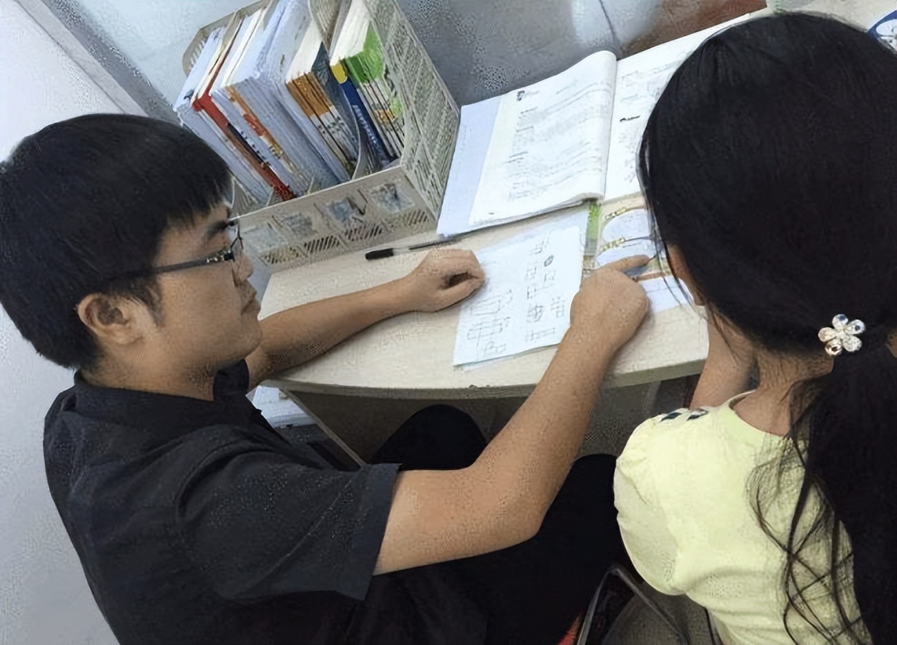 培训班纷纷“下架”后，坊间兴起“新型补课”，演绎挂羊头卖狗肉