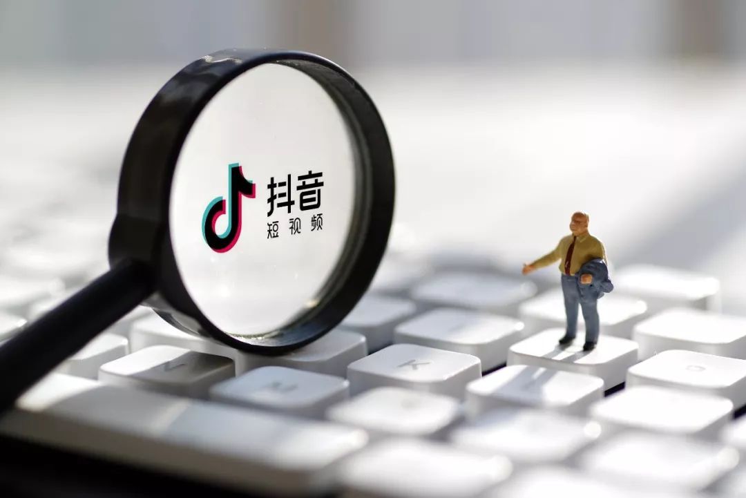 抖音名字怎么写吸引人(抖音起标题有什么技巧？微芃信息科技总结了几点技巧)