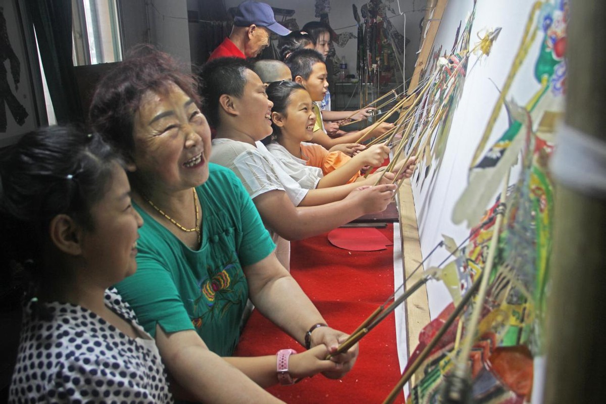 唐山市丰润区文化馆开设皮影戏暑期小课堂