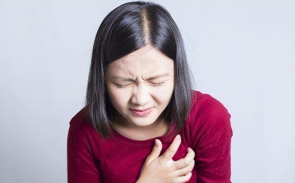 胸口隐隐作痛是怎么回事 胸口周围隐隐作痛是怎么回事