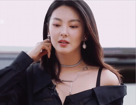 刚出道惊为天人，红了却灵气全无，娱乐圈就这么毁美人？