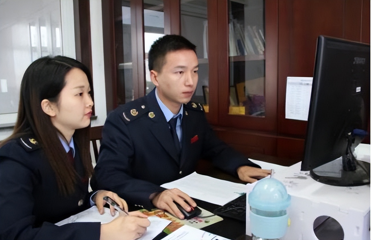 “考公上岸后，亲戚上演了教科书式翻脸”，大学生的经历很真实