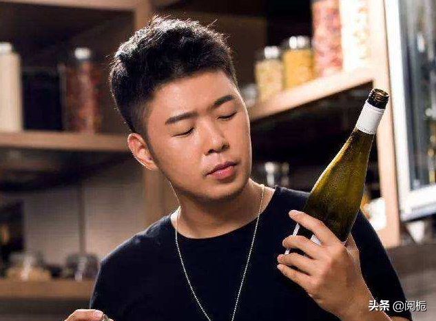 恋爱8年不娶沈梦辰,跪韩星,害柳岩,海涛的"憨厚"骗了多少人