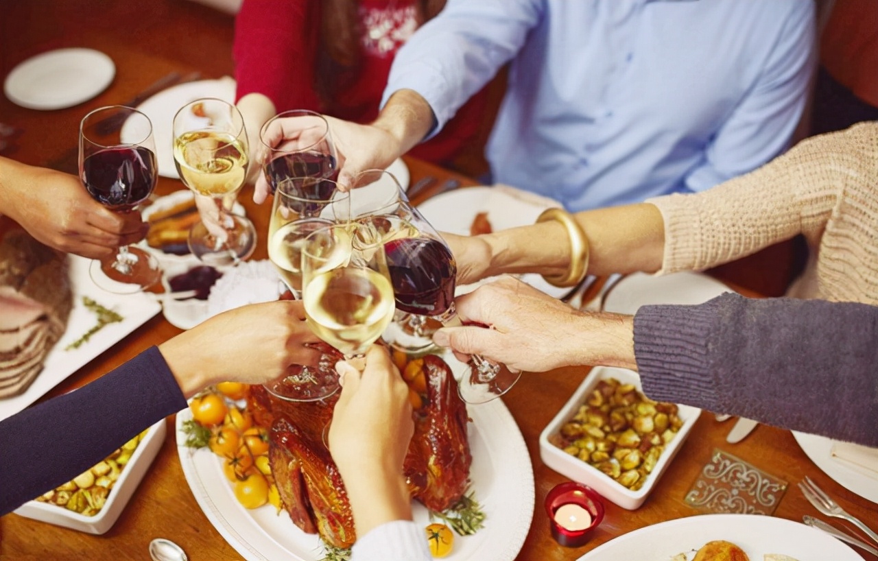 内蒙古贪官花2000万买石头，虚假报销46万，儿子生活费也公款报销