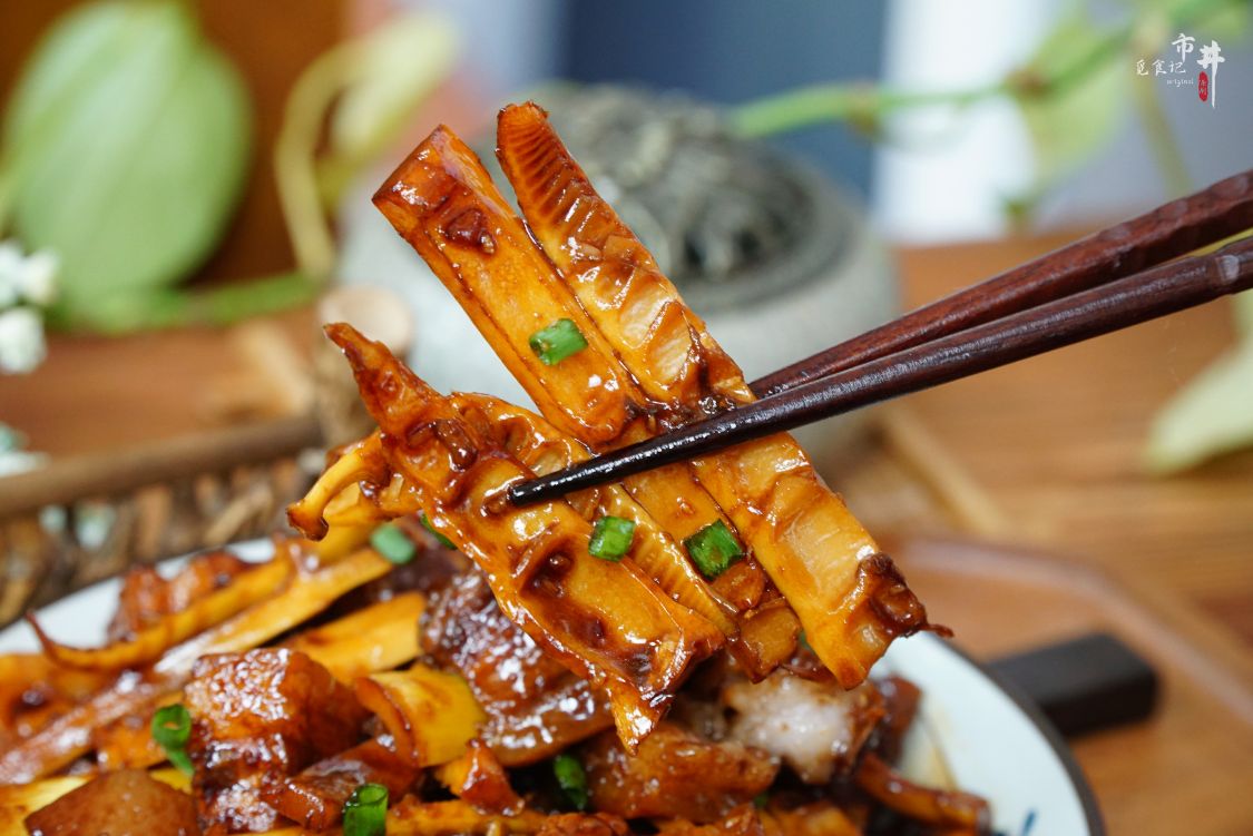 春天，菜市場碰上它別放過，和五花肉燜一鍋，味道真是香得厲害