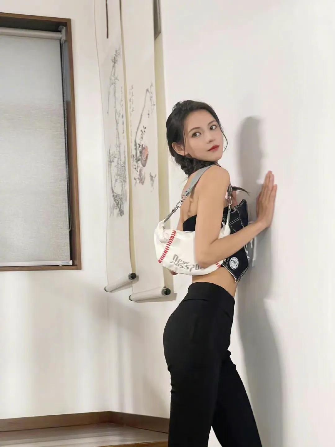 张予曦近期穿搭