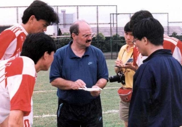 中国球王世界杯(回顾国足2002年晋级世界杯：占天时地利人和，现役国足为何赶不上)