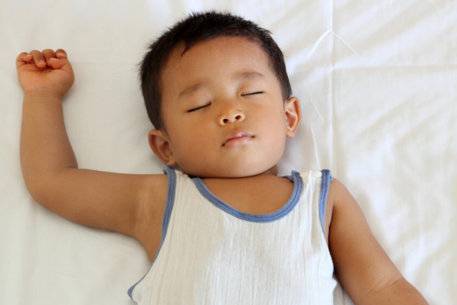 小儿百病，积食为先！儿科医生：平日做好3件事，健脾消食还长个