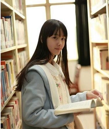 “面如觀音”陳都靈：當年美過奶茶妹妹，演技尷尬卻頻頻合作頂流